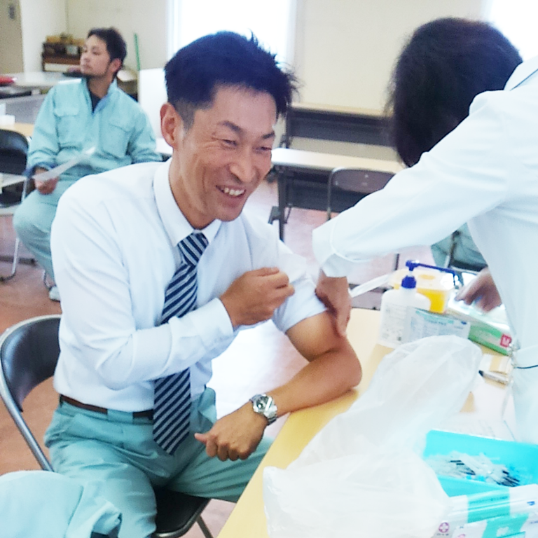 岡本社長も予防接種を受けました。